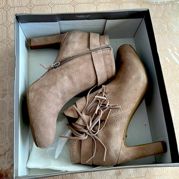 Franco Sarto Harrah booties, size 9M, color Mushroom, never worn - Picture 2 of 5